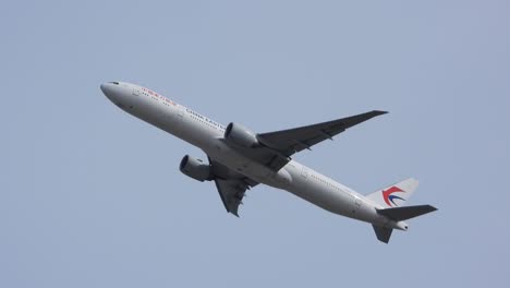 China-Eastern-Airbus-A330-200-Düsenflugzeug-Beim-Start-Vom-Flughafen