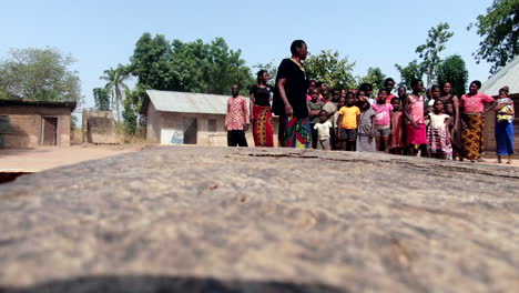 Rural-village-residents-in-Nigeria,-West-Africa