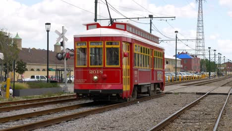 Flussufer-Straßenbahn-New-Orleans-French-Quarter-Day