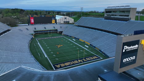 West-Virginia-Mailand-Puskar-Stadion,-Heimat-Der-Wvu-Fußballmannschaft-In-Morgantown-WV