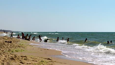 Large-family-play-on-the-Gaza-Strip-beach-in-2012