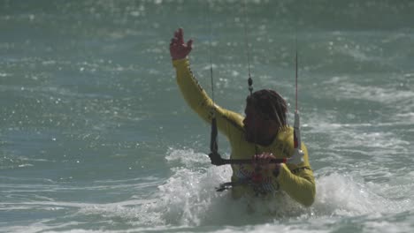 Airton-Cozzolino-drags-himself-through-the-surf-with-his-kite