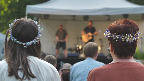 Midsummer-festival-in-the-city-park