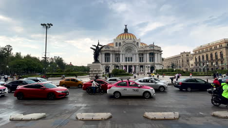 Lapso-De-Tiempo-Justo-En-Frente-Del-Palacio-De-Bellas-Artes-En-El-Centro-De-La-Ciudad-De-México