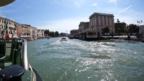 Tourist-Boats-Traveling-Grand-Canal-River-Channel-in-Venice,-Italy