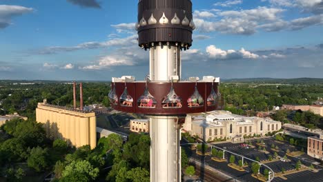 People-on-ride-at-theme-park