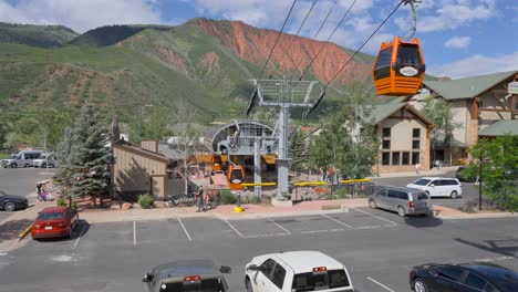 Góndolas-En-El-Parque-De-Aventuras-Y-Cavernas-De-Glenwood-Springs