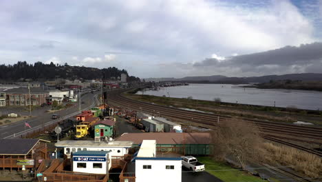 Aerial-ascend-over-restaurant-and-Oregon-Coast-Historical-Railway-Museum