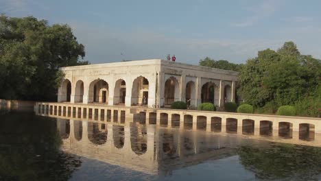 Children-Running-At-An-Historical-Landmark-Building,-Architecture-Of-Pakistan