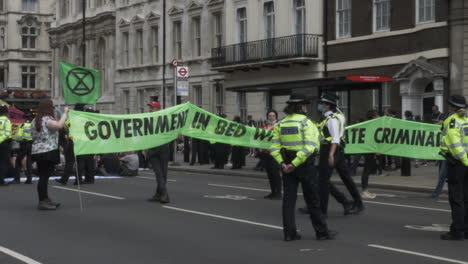 Manifestación-De-Rebelión-De-Extinción-Del-Cambio-Climático-En-La-Calle-Del-Parlamento