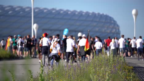 Fans-Der-Deutschen-Nationalmannschaft-Auf-Dem-Weg-Zum-Fußballspiel-Deutschland-Gegen-Frankreich-Der-Europameisterschaft-2021