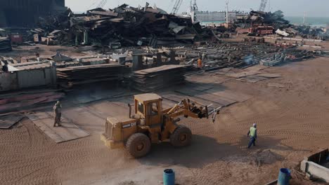 CAT-Wheel-Loader-Driving-Along-At-Gadani-Ship-Breaking-Yard