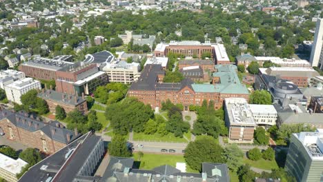 Vista-De-Pájaro-De-La-Universidad-De-Harvard-En-Boston,-Ma