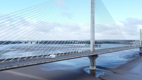 Mersey-Gateway-Punto-De-Referencia-Vista-Aérea-Sobre-Peaje-Puente-Colgante-Cruce-De-Río-Bajo-Empuje-Lento-En-Tiro