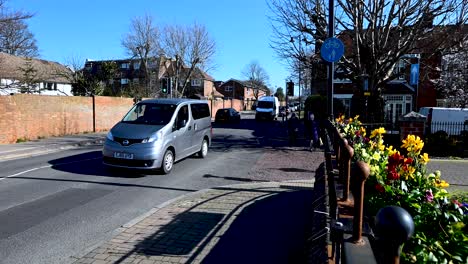 Stopping-at-the-traffic-lights-within-Emsworth,-Havant,-Hampshire,-United-Kingdom