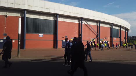 Aficionados-De-Escocia-Paseando-Por-Hampden-Park