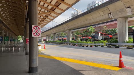 Intercambiador-De-Autobuses-Eunos-Ubicado-En-Geylang-East,-Singapur