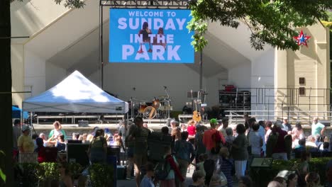 Bienvenido-Al-Domingo-En-El-Cartel-Del-Parque