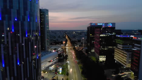 Luftaufnahme-Des-Bürogebäudebezirks-Der-Skyline-Der-Stadt,-Bukarest,-Rumänien