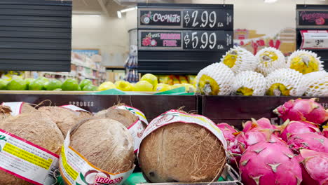 Sección-De-Productos-En-La-Tienda-De-Comestibles-Del-Mercado-De-Brotes