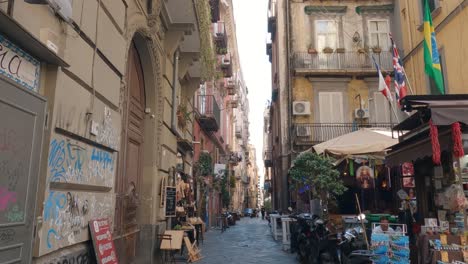 Imágenes-De-Mano-De-Un-Tranquilo-Mercado-Callejero-En-Napoli