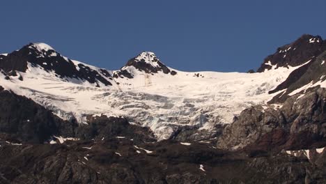 Remains-of-glacier-on-top-of-mountain-peaks-in-Alaska