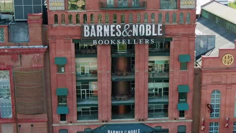 Außenansicht-Des-Buchhändlerladens-„Barnes-&amp;-Noble“.