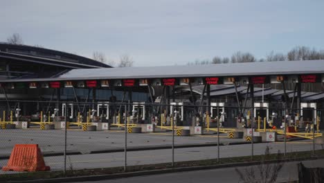 Canadian-American-USA-Border-Crossing-Empty-during-COVID-19-closure-restrictions-side-pan-across-vacant-Car-truck-Crossing