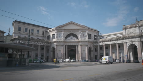 Genua-Bahnhof-Auf-Der-Piazza-Principe-Im-Stadtzentrum,-Zeitraffer