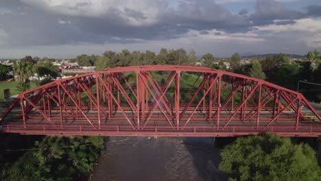 Luftaufnahme-Der-Zwillingsbrücke-Am-Weltbevölkerungstag