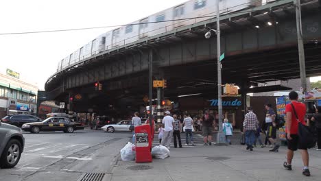 Busy-urban-crossroad-at-Brighton-Beach-in-Brooklyn,-New-York-City-on-a-sunny-day