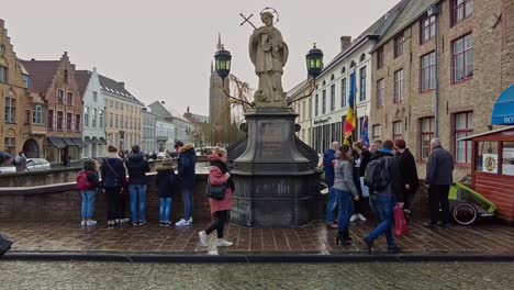 Estatua-De-San-Juan-Nepomuceno-En-El-Puente-Nepomuceno-En-Brujas