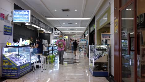 Walking-tour-of-IT-equipment-store-during-the-Covid-19-epidemic-situation-at-Fortune-Tower-Mall-Bangkok,-Thailand