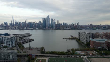 Aerial-view-of-the-midtown-Manhattan-cityscape,-from-Jersey---tracking,-drone-shot