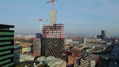 Tower-Cranes-On-Top-Of-The-Building-In-The-City-Center-Of-Garda,-Gothenburg