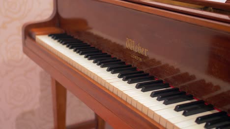 Piano-De-Madera-Antiguo---Piano-Vertical-Weber-London