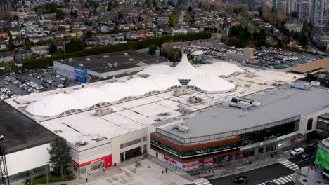 Vista-Aérea-Del-Centro-Comercial-Brentwood-Town-Center-En-Burnaby,-Canadá