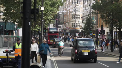 Belebte-Oxford-Street-In-London-Am-9.-Oktober-2021