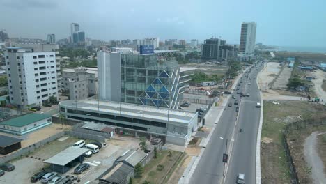 Isla-Victoria-Lagos,-Nigeria---20-De-Febrero-De-2022:-Vista-De-Drones-Del-Número-Uno,-Un-Edificio-De-Oficinas-En-La-Isla-Victoria