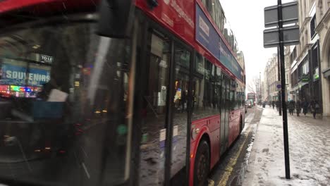 Belebte-Straße-In-London-Mit-Taxi-Und-Rotem-Doppeldeckerbus