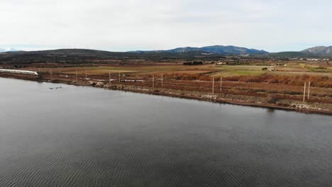 Aéreo:-Tren-De-Alta-Velocidad-Junto-Al-Mar-En-El-Sur-De-Francia-Durante-El-Invierno