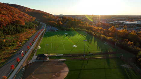 Campo-De-Hockey-De-Fútbol-Atlético-De-La-Universidad-De-La-Libertad-Durante-La-Hermosa-Puesta-De-Sol-De-Otoño