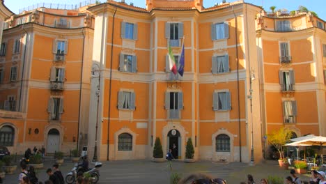 El-Cuartel-General-De-La-Policía-De-Carabinieri-En-Piazza-Sant&#39;ignazio-En-Roma,-Italia