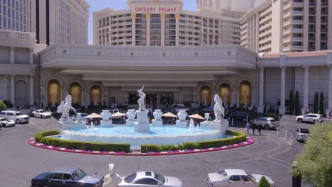 Entrada-Al-Palacio-De-Caesars-Y-Escultura-De-Fuente-De-Agua-En-Las-Vegas