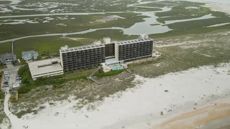 Shell-Island-Resort-Direkt-Am-Strand,-Extrem-Breit,-Antenne