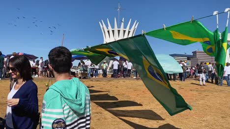 La-Protesta-A-Favor-De-Las-Armas-En-La-Ciudad-De-Brasilia-Cuando-El-Presidente-Brasileño-Bolsonario-Firmó-Un-Decreto-Que-Facilita-A-Los-Brasileños-Mantener-Armas-En-Casa