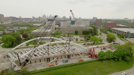 Arco-Atado-De-La-Red-De-La-Segunda-Avenida-Sobre-La-Autopista-I94-En-Construcción,-Detroit,-Michigan,-Estados-Unidos