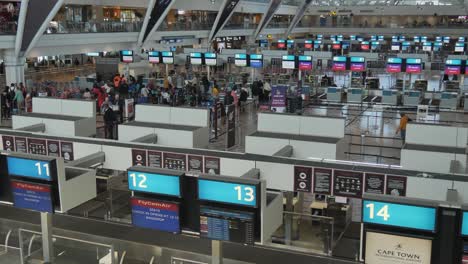 Mostradores-De-Facturación-En-El-Aeropuerto-Internacional-De-Ciudad-Del-Cabo-Cpt,-Viajeros