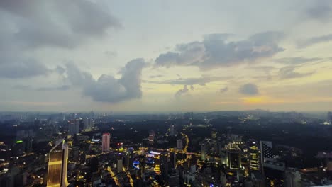 Una-Vista-Panorámica-De-Kuala-Lumpur-Durante-La-Noche