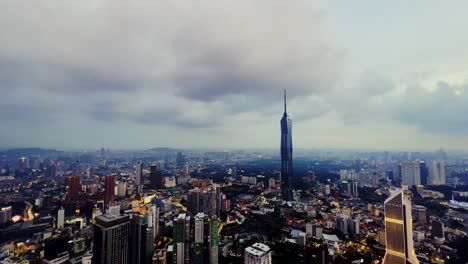 Una-Vista-Panorámica-De-Kuala-Lumpur-Durante-La-Noche